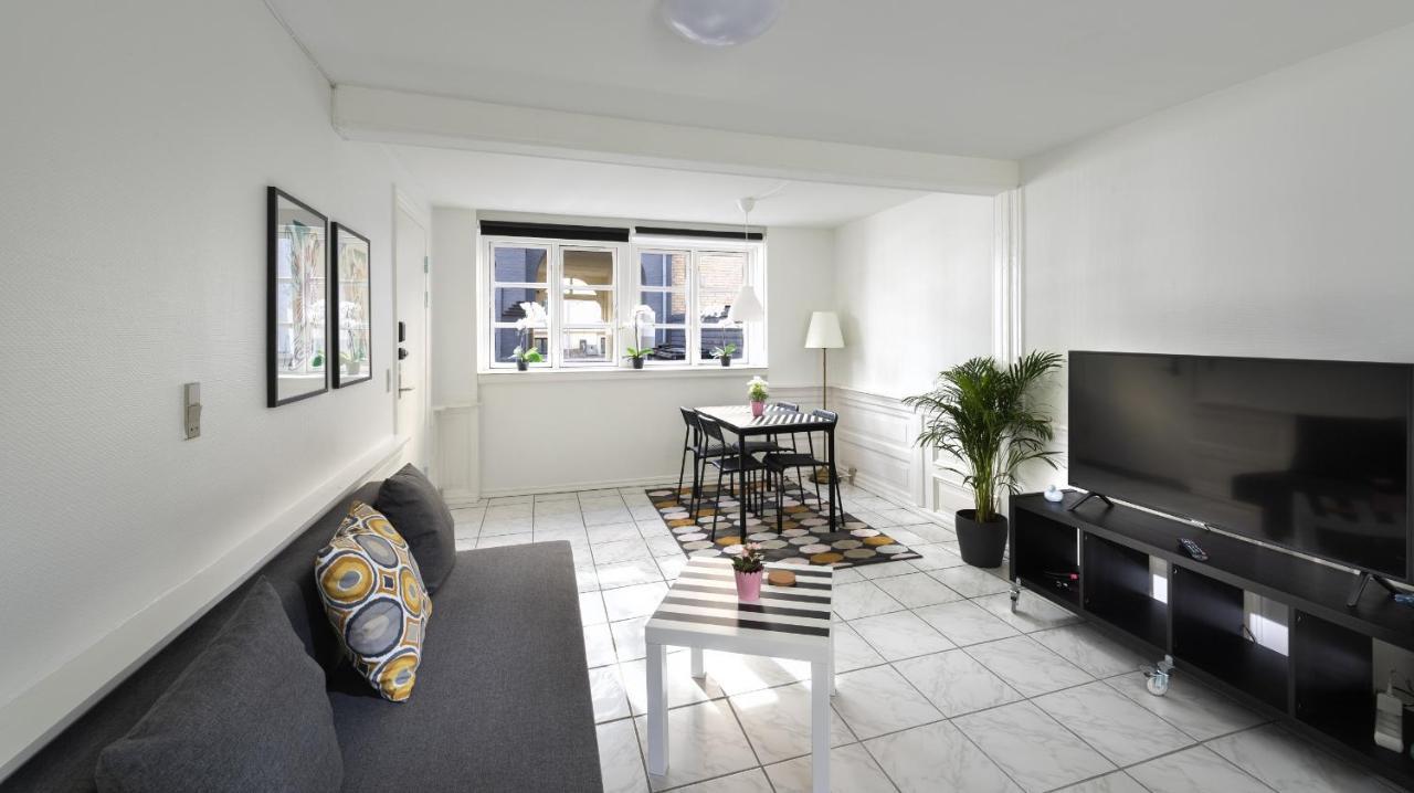 Aday - Apartment Suite 1 Aalborg Center Экстерьер фото