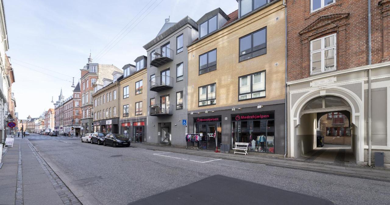 Aday - Apartment Suite 1 Aalborg Center Экстерьер фото